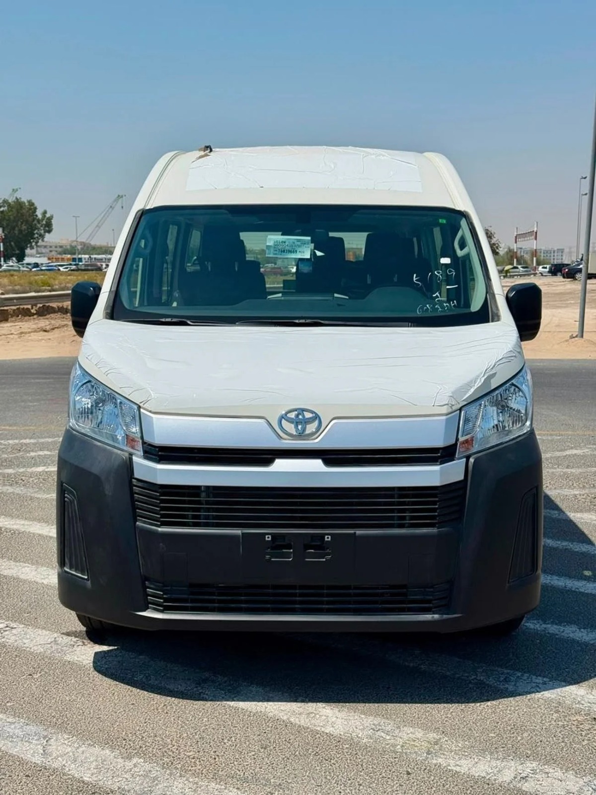 Front view of a luxury bus available from Detobanis